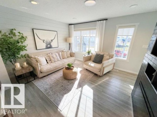 67 50 Mclaughlin Drive, Spruce Grove, AB - Indoor Photo Showing Living Room