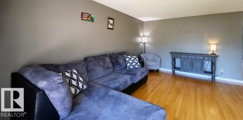 916 62A Street, Edson, AB - Indoor Photo Showing Living Room