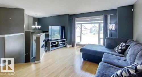 916 62A Street, Edson, AB - Indoor Photo Showing Living Room