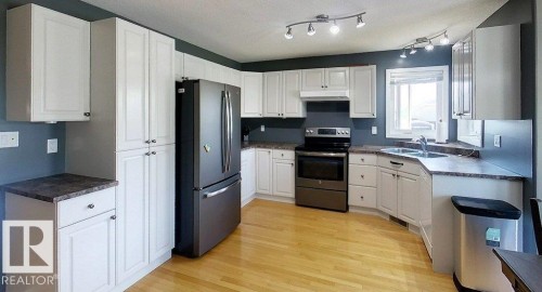 916 62A Street, Edson, AB - Indoor Photo Showing Kitchen With Double Sink