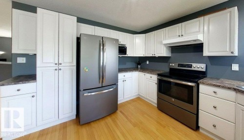 916 62A Street, Edson, AB - Indoor Photo Showing Kitchen