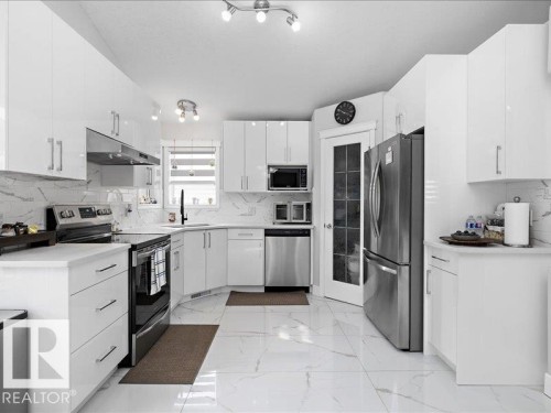 2919 151A Avenue, Edmonton, AB - Indoor Photo Showing Kitchen With Upgraded Kitchen