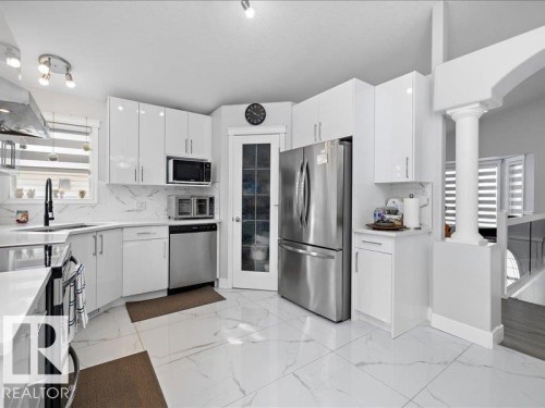 2919 151A Avenue, Edmonton, AB - Indoor Photo Showing Kitchen With Upgraded Kitchen