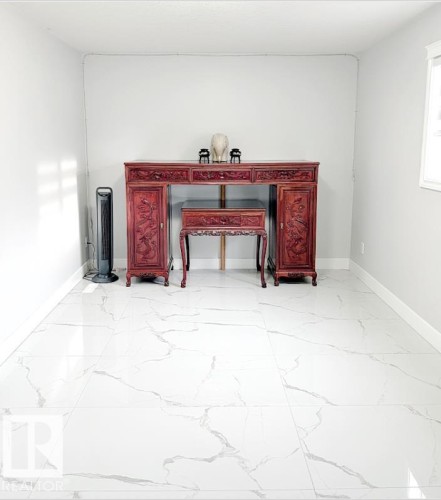 2919 151A Avenue, Edmonton, AB - Indoor Photo Showing Other Room