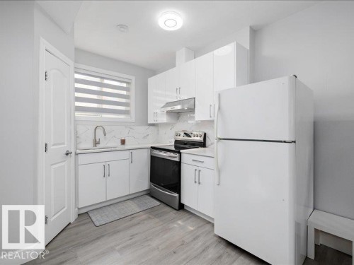 2919 151A Avenue, Edmonton, AB - Indoor Photo Showing Kitchen With Upgraded Kitchen