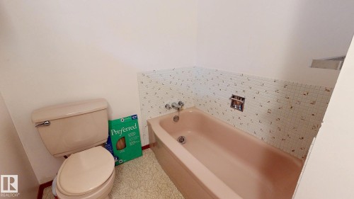 13 Valleyview Crescent, Edmonton, AB - Indoor Photo Showing Bathroom