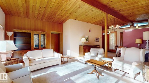 13 Valleyview Crescent, Edmonton, AB - Indoor Photo Showing Living Room