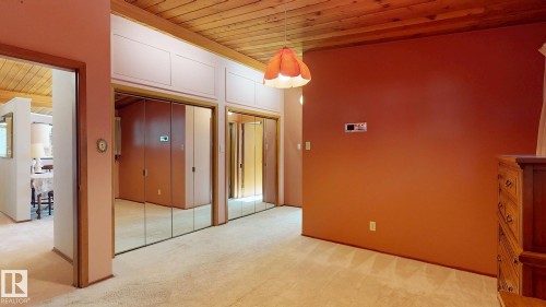 13 Valleyview Crescent, Edmonton, AB - Indoor Photo Showing Other Room