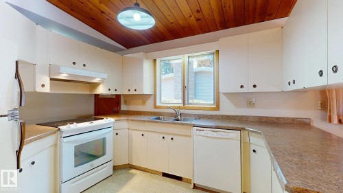 13 Valleyview Crescent, Edmonton, AB - Indoor Photo Showing Kitchen With Double Sink