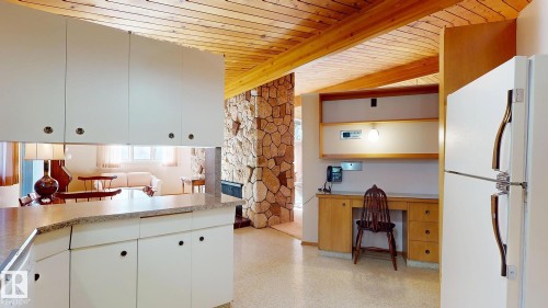 13 Valleyview Crescent, Edmonton, AB - Indoor Photo Showing Kitchen