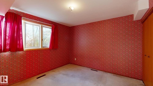 13 Valleyview Crescent, Edmonton, AB - Indoor Photo Showing Other Room