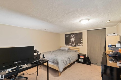18204 61 Avenue, Edmonton, AB - Indoor Photo Showing Bedroom