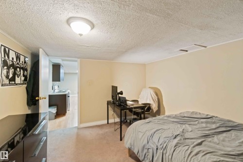 18204 61 Avenue, Edmonton, AB - Indoor Photo Showing Bedroom