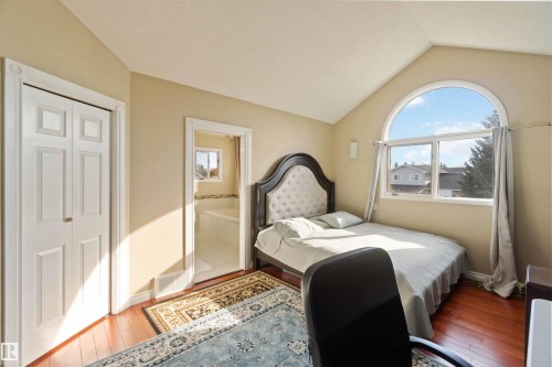 18204 61 Avenue, Edmonton, AB - Indoor Photo Showing Bedroom