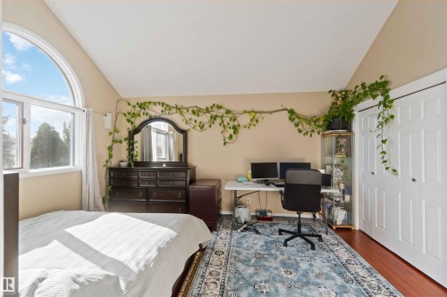18204 61 Avenue, Edmonton, AB - Indoor Photo Showing Bedroom