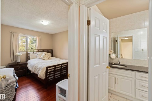 18204 61 Avenue, Edmonton, AB - Indoor Photo Showing Bedroom