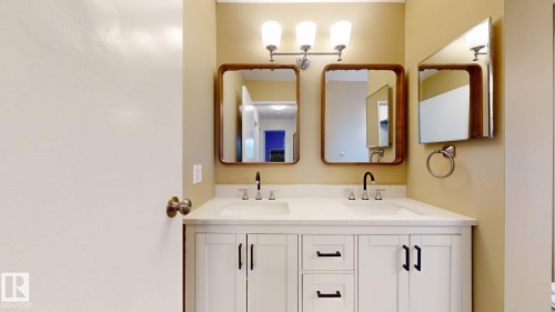 45 4403 Riverbend Road, Edmonton, AB - Indoor Photo Showing Bathroom