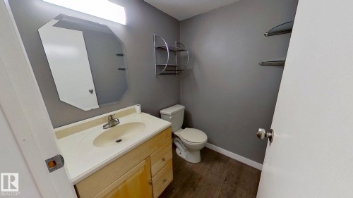 668 Lakewood Road N, Edmonton, AB - Indoor Photo Showing Bathroom