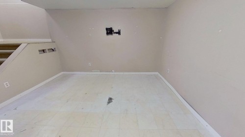 668 Lakewood Road N, Edmonton, AB - Indoor Photo Showing Other Room
