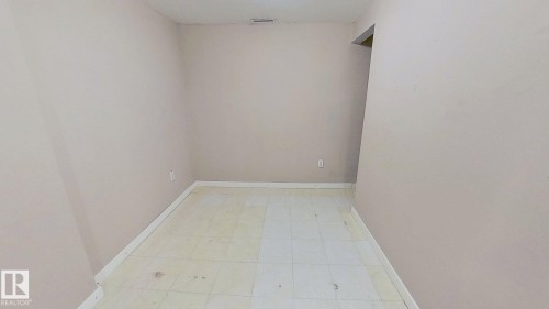 668 Lakewood Road N, Edmonton, AB - Indoor Photo Showing Other Room