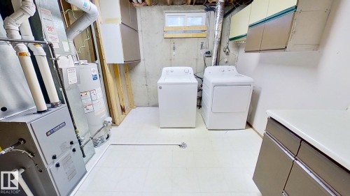 668 Lakewood Road N, Edmonton, AB - Indoor Photo Showing Laundry Room