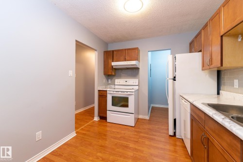 67 1503 Mill Woods Road, Edmonton, AB - Indoor Photo Showing Kitchen