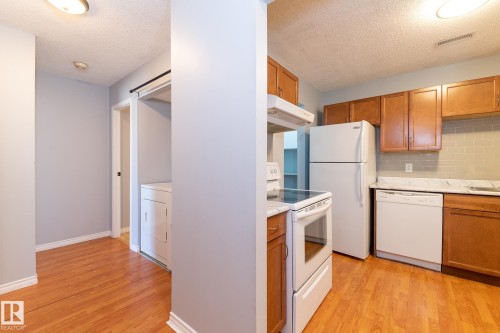 67 1503 Mill Woods Road, Edmonton, AB - Indoor Photo Showing Kitchen