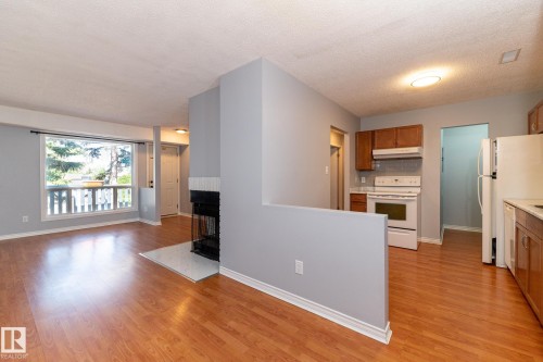 67 1503 Mill Woods Road, Edmonton, AB - Indoor Photo Showing Kitchen