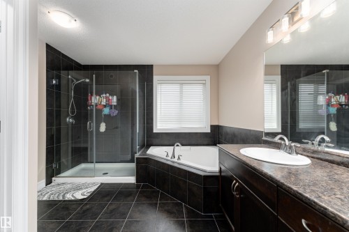 11535 16 Avenue, Edmonton, AB - Indoor Photo Showing Bathroom