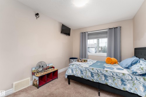 11535 16 Avenue, Edmonton, AB - Indoor Photo Showing Bedroom