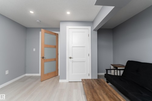 11535 16 Avenue, Edmonton, AB - Indoor Photo Showing Other Room