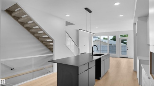 109 Elsinore Place, Edmonton, AB - Indoor Photo Showing Kitchen