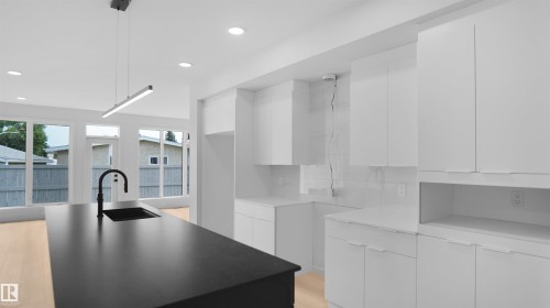 109 Elsinore Place, Edmonton, AB - Indoor Photo Showing Other Room