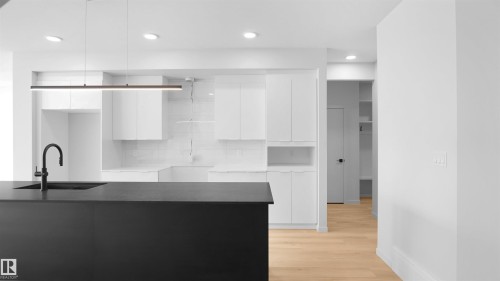 109 Elsinore Place, Edmonton, AB - Indoor Photo Showing Kitchen