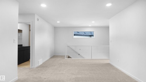 109 Elsinore Place, Edmonton, AB - Indoor Photo Showing Other Room