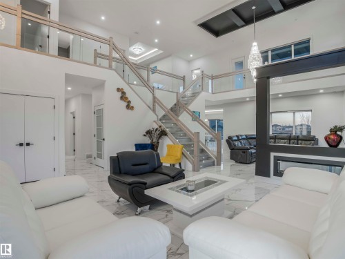 1305 Adamson Drive, Edmonton, AB - Indoor