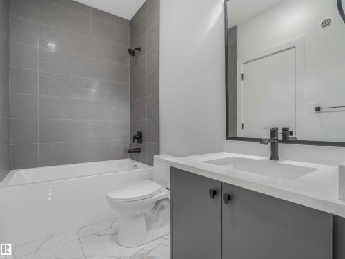 1305 Adamson Drive, Edmonton, AB - Indoor Photo Showing Bathroom