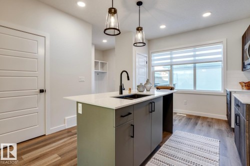 28 Hunter Place, Spruce Grove, AB - Indoor Photo Showing Kitchen With Upgraded Kitchen