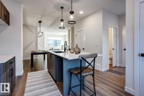 28 Hunter Place, Spruce Grove, AB - Indoor Photo Showing Kitchen With Upgraded Kitchen