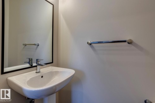 28 Hunter Place, Spruce Grove, AB - Indoor Photo Showing Bathroom