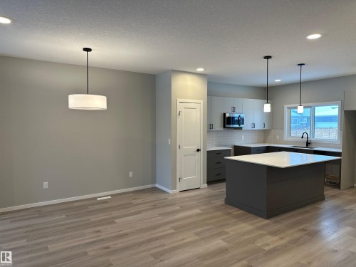 28 Hunter Place, Spruce Grove, AB - Indoor Photo Showing Kitchen