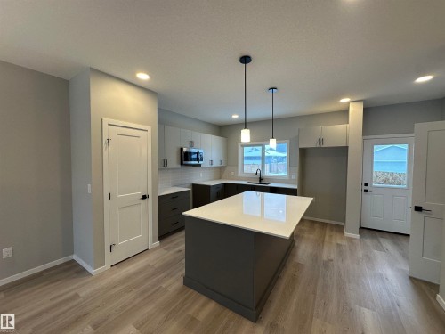 28 Hunter Place, Spruce Grove, AB - Indoor Photo Showing Kitchen