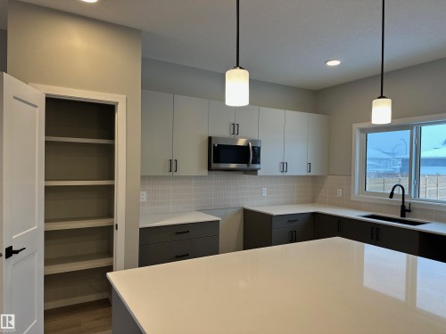 28 Hunter Place, Spruce Grove, AB - Indoor Photo Showing Kitchen