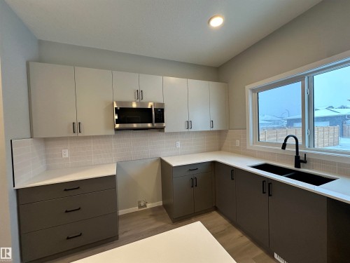 28 Hunter Place, Spruce Grove, AB - Indoor Photo Showing Kitchen With Double Sink