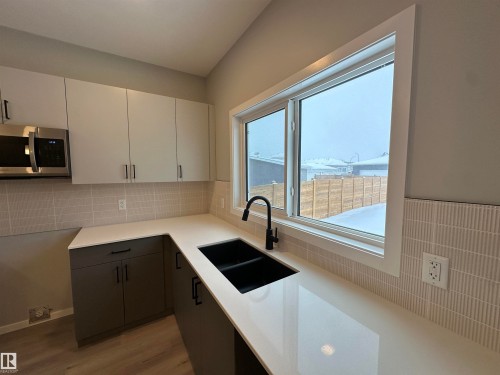28 Hunter Place, Spruce Grove, AB - Indoor Photo Showing Kitchen With Double Sink
