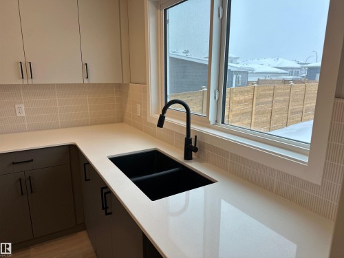28 Hunter Place, Spruce Grove, AB - Indoor Photo Showing Kitchen With Double Sink