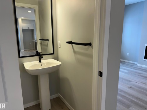 28 Hunter Place, Spruce Grove, AB - Indoor Photo Showing Bathroom