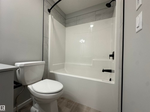 28 Hunter Place, Spruce Grove, AB - Indoor Photo Showing Bathroom