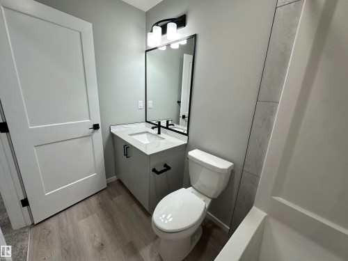 28 Hunter Place, Spruce Grove, AB - Indoor Photo Showing Bathroom