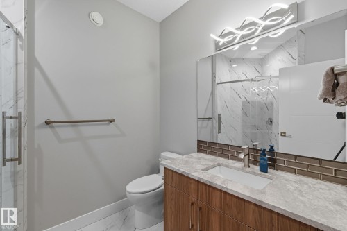 7520 173 Avenue, Edmonton, AB - Indoor Photo Showing Bathroom